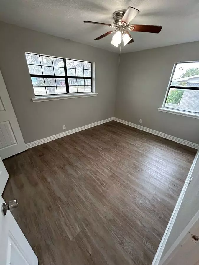 13429 Challaburton Drive, Farmers Branch, TX 75234 photo 2