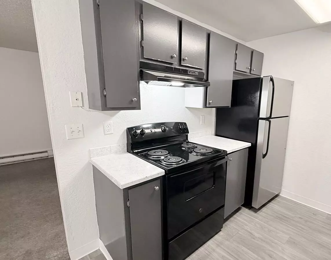 Redondo Terrace: Renovated Units, W/d In Unit, Private Balcony, Fireplace photo 2