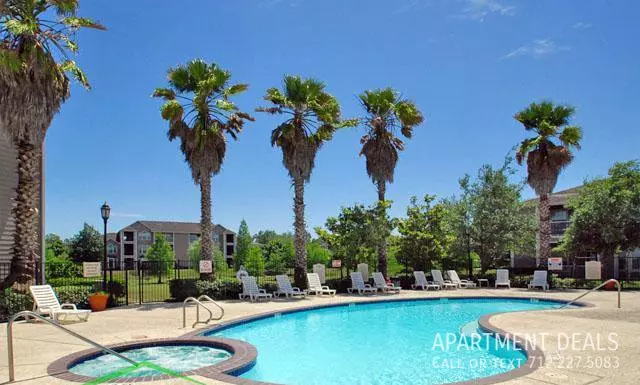5006 Watkins Way, Friendswood, TX 77546 photo 2