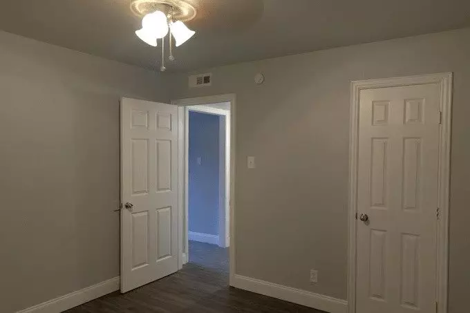 Hanover House Apartments photo 5