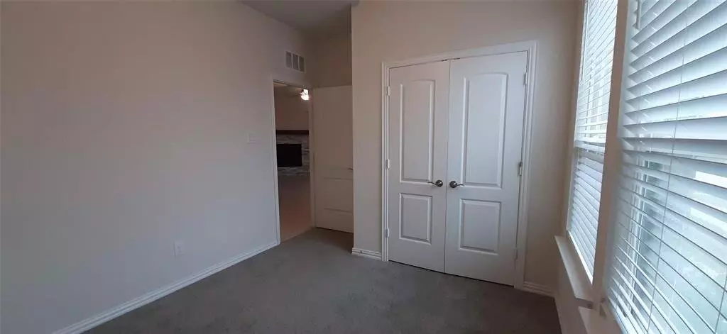 325 Kennewick Drive, Garland, TX 75044 photo 4