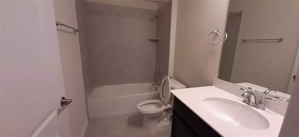 325 Kennewick Drive, Garland, TX 75044 photo 5
