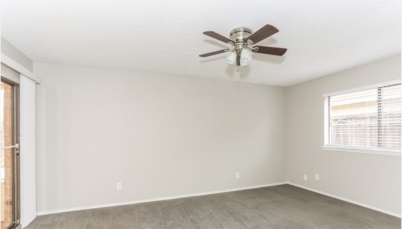 438 Biscay Dr photo 4