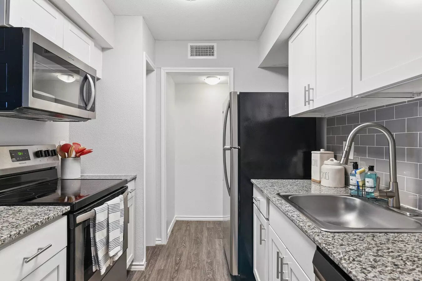 The Broadway Apartment Homes photo 4