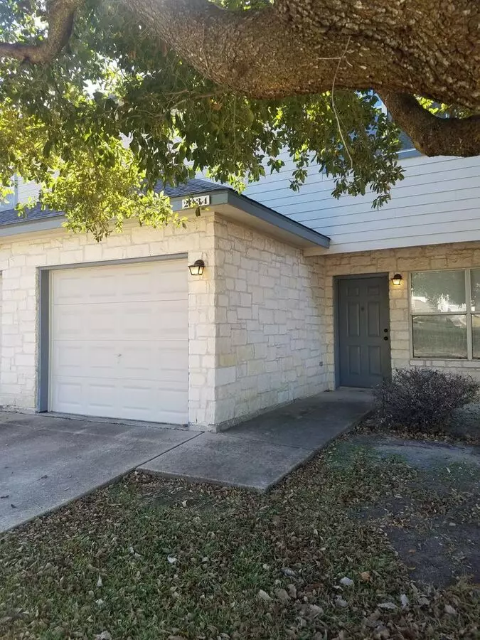 Spacious 3-bed / 2-bath With Attached Garage photo 3