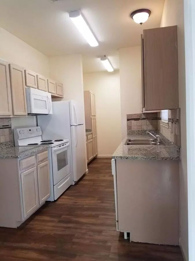 Spacious 3-bed / 2-bath With Attached Garage photo 4