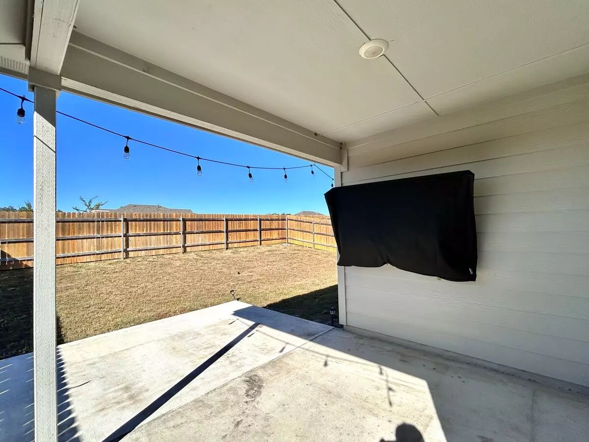 321 Coda Crossing, Georgetown, TX 78633 photo 2
