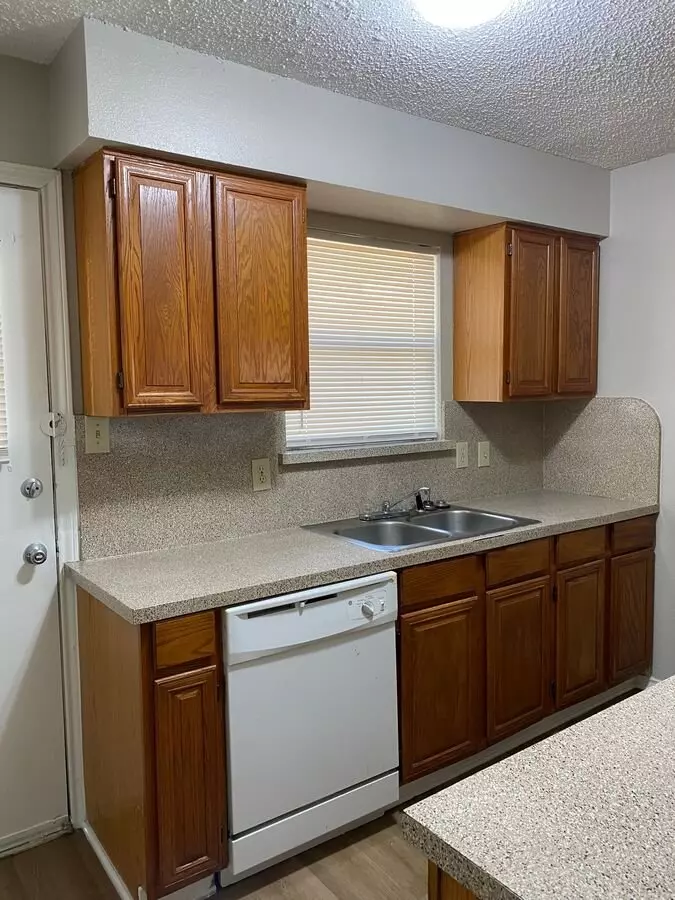 1112 Valley View St. photo 5