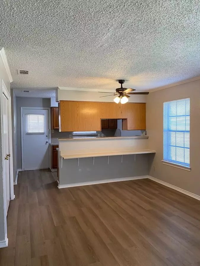 1112 Valley View St. photo 2