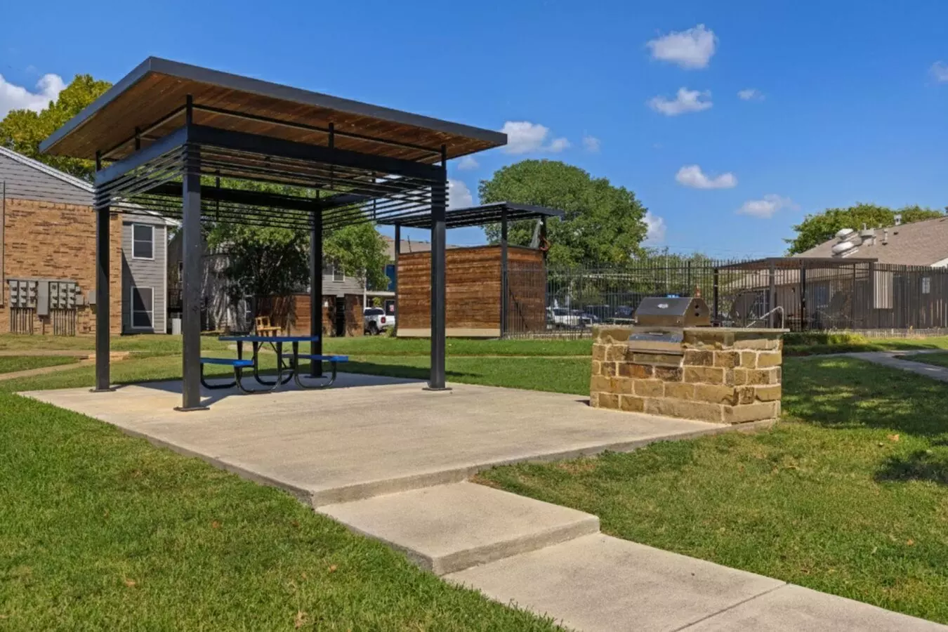 Cottonwood Park Village photo 2