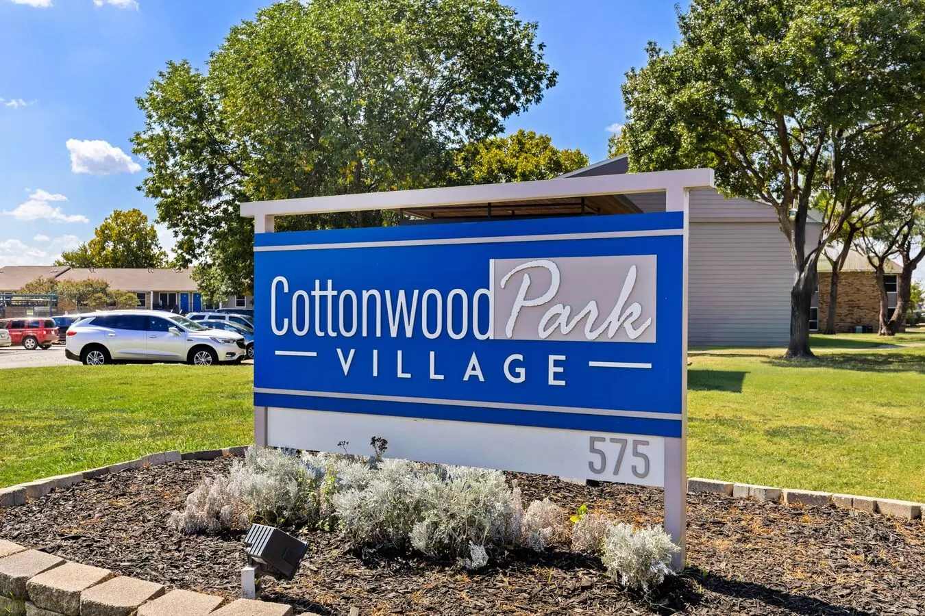 Cottonwood Park Village photo 4