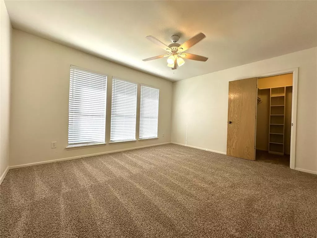 724 Cory Street, Grapevine, TX 76051 photo 4