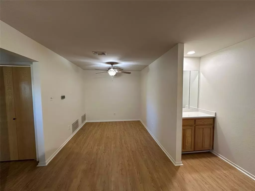 724 Cory Street, Grapevine, TX 76051 photo 3
