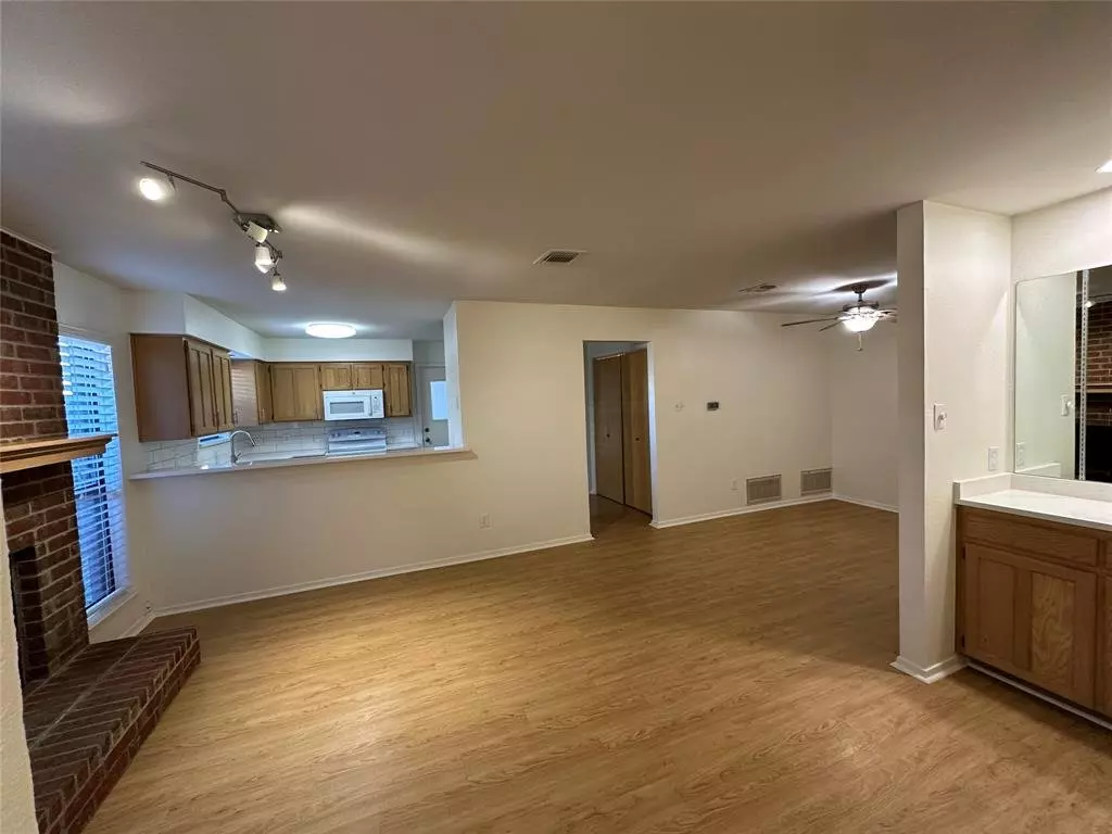 724 Cory Street, Grapevine, TX 76051 photo 5