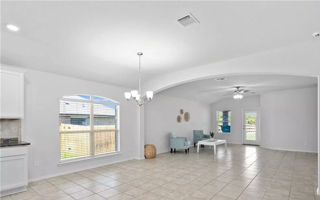4 Bedroom 2 Bathroom Home! Lawncare Included! photo 2