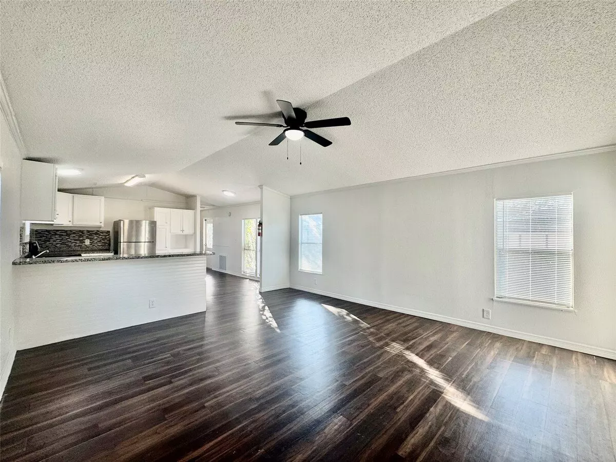 1007 Spooner St Pasadena, TX 77506 photo 2