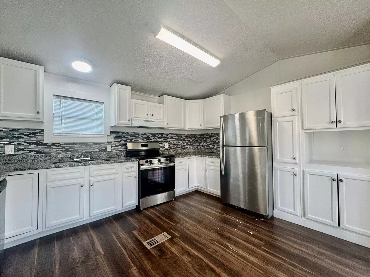 1007 Spooner St Pasadena, TX 77506 photo 4