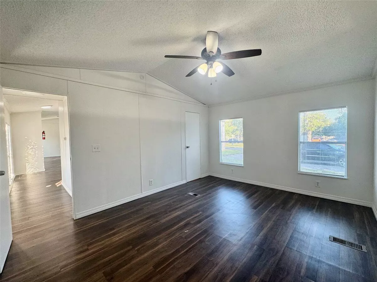 1007 Spooner St Pasadena, TX 77506 photo 5