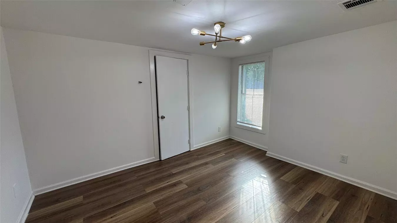 105 Clear Lake Rd Highlands, TX 77562 photo 3