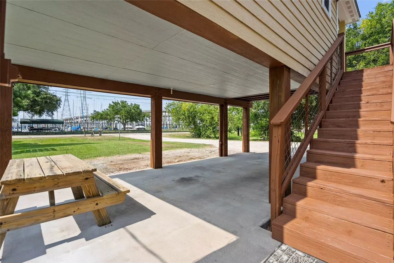 120 Grove Rd Kemah, TX 77565 photo 3