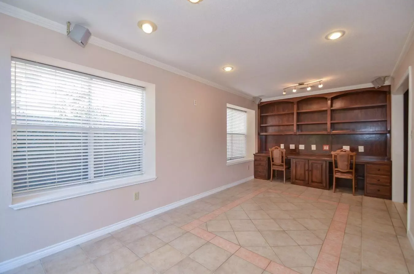 2926 Williams Grant Sugar Land, TX 77479 photo 4