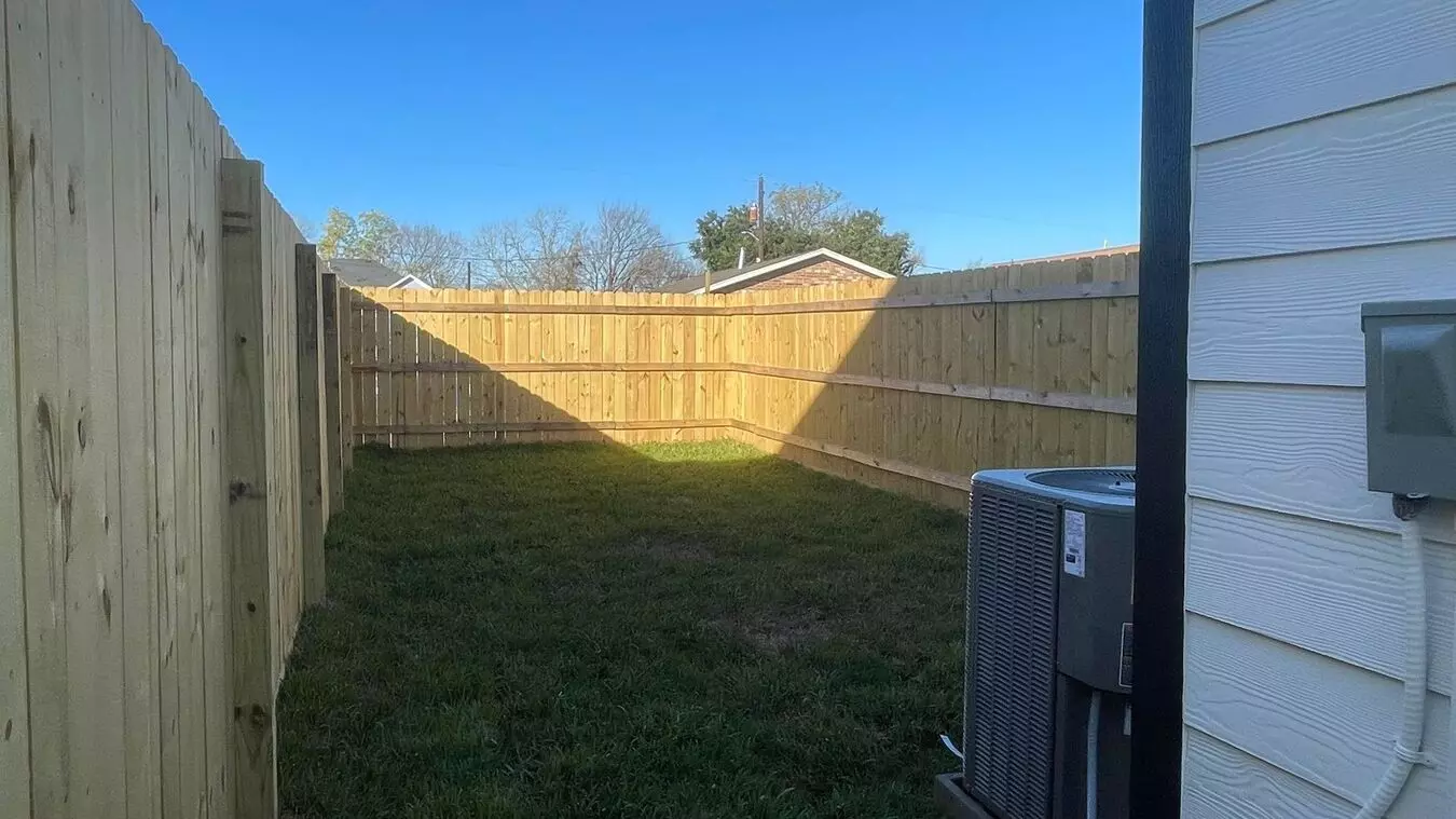 6011 Wedgefield St Houston, TX 77028 photo 4