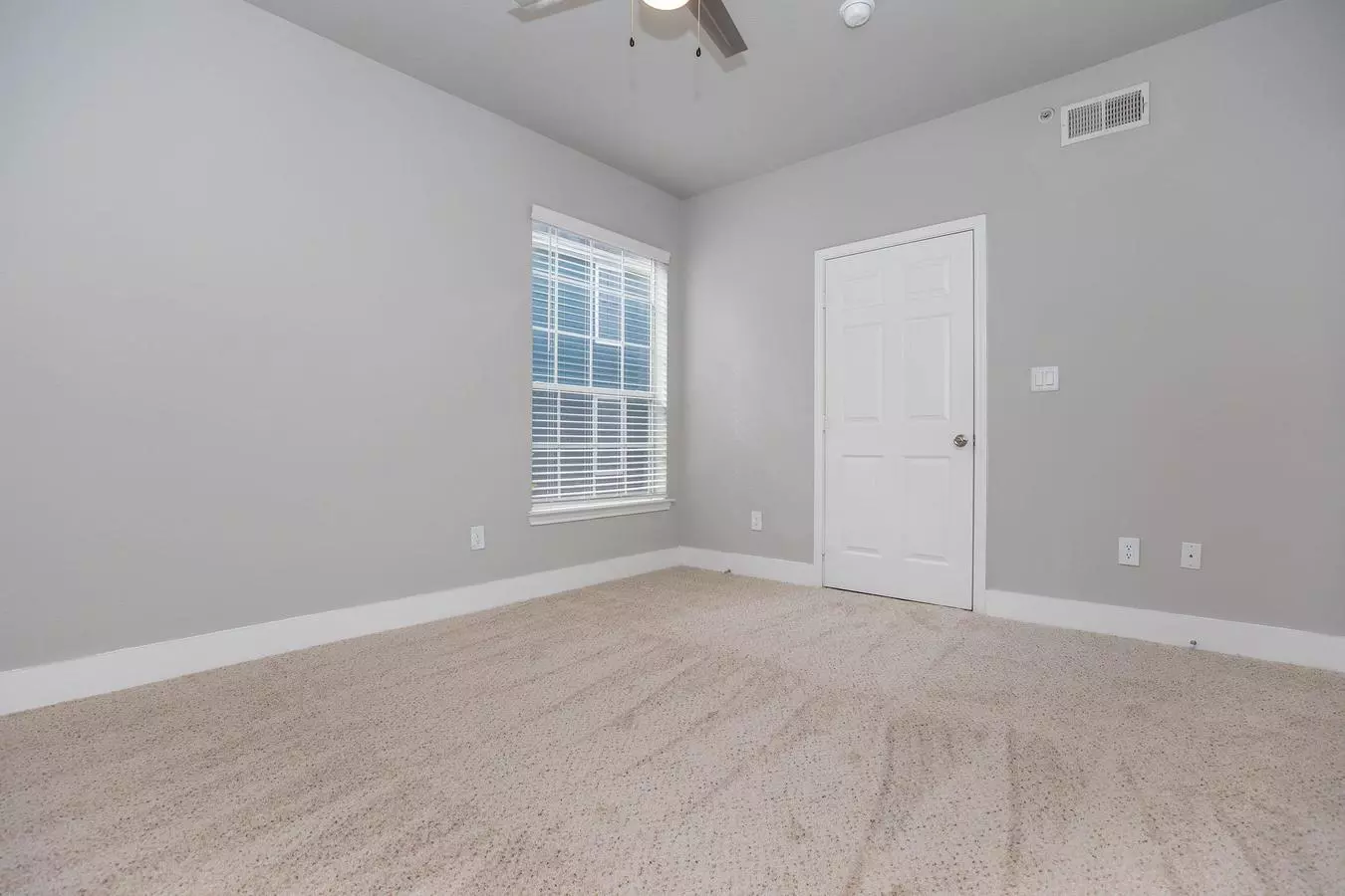 19100 Glenwest Dr Friendswood, TX 77546 photo 3