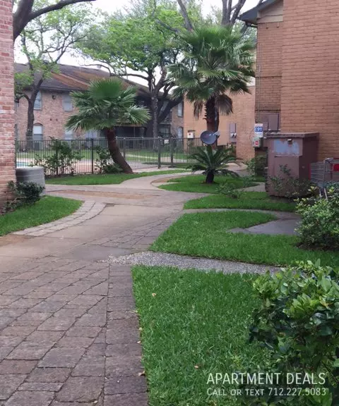 10 Renwick Drive, Houston, TX 77081 photo 5