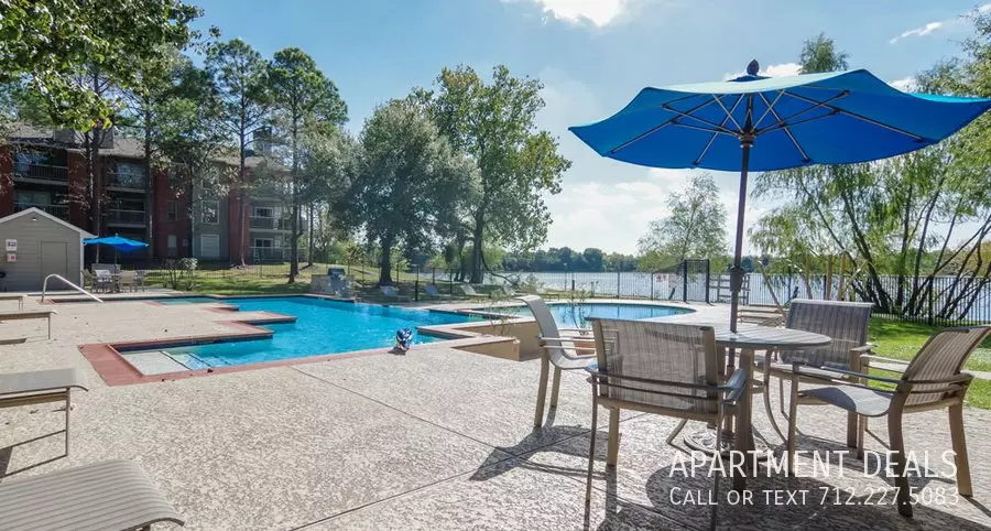 10127 Windmill Lakes Boulevard, Houston, TX 77075 photo 2