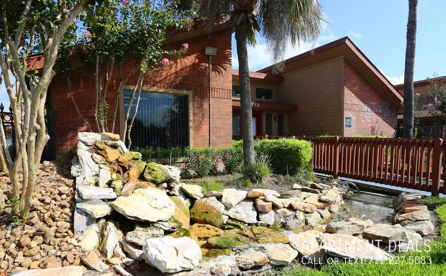 1014 Azalea Trace Drive, Houston, TX 77066 photo 4