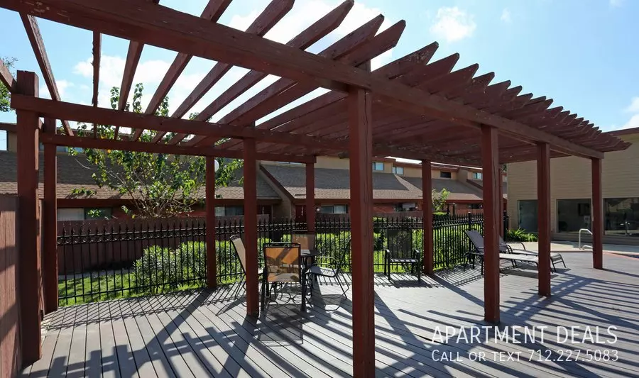 1014 Azalea Trace Drive, Houston, TX 77066 photo 3