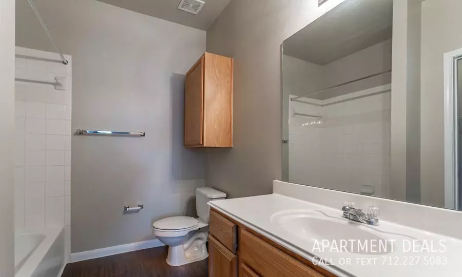 10187 Windmill Lakes Boulevard, Houston, TX 77075 photo 3