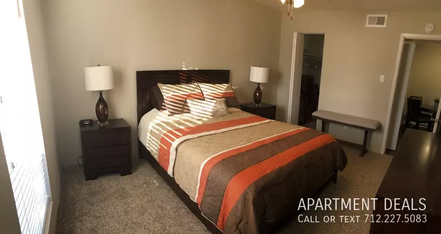 10208 Challenger 7 Drive, Houston, TX 77029 photo 2