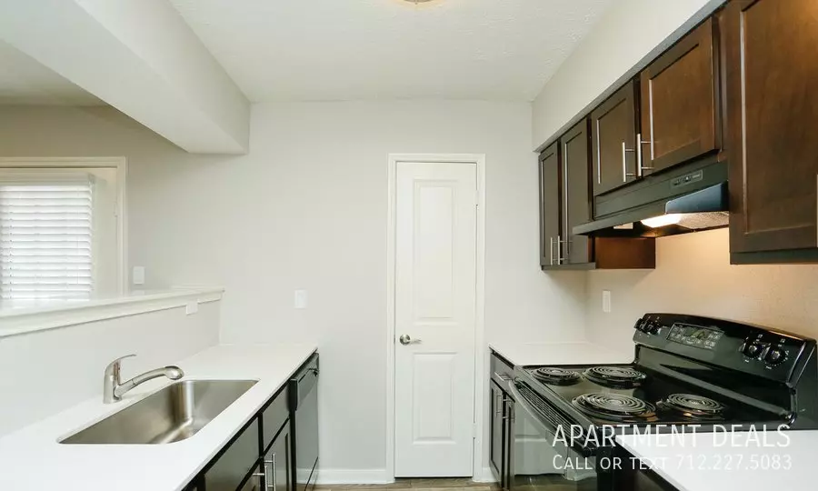 1021 Country Place Drive, Houston, TX 77079 photo 4