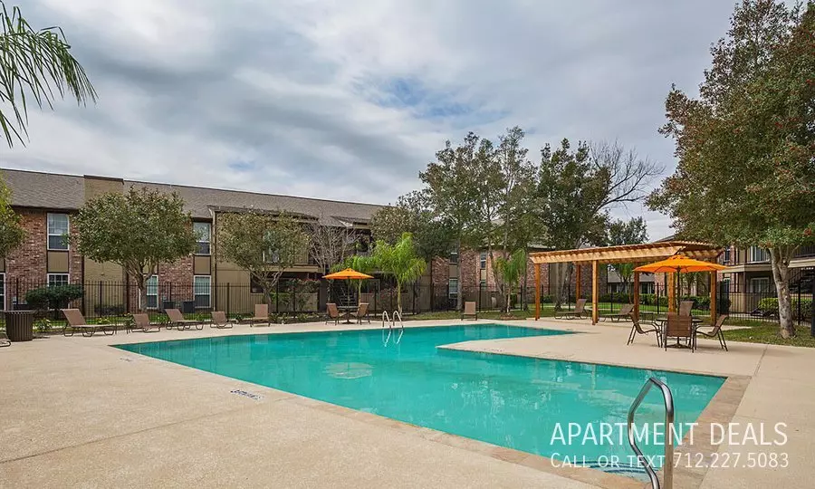 10307 Sandpiper Drive, Houston, TX 77096 photo 5