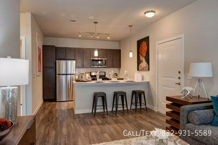 1035 Seamist Dr photo 4