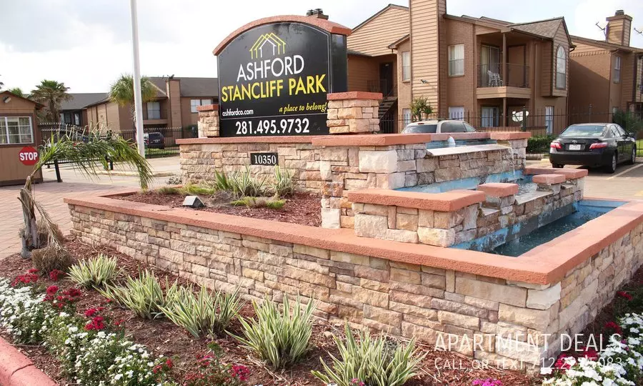 10356 Lands End Drive, Houston, TX 77099 photo 2