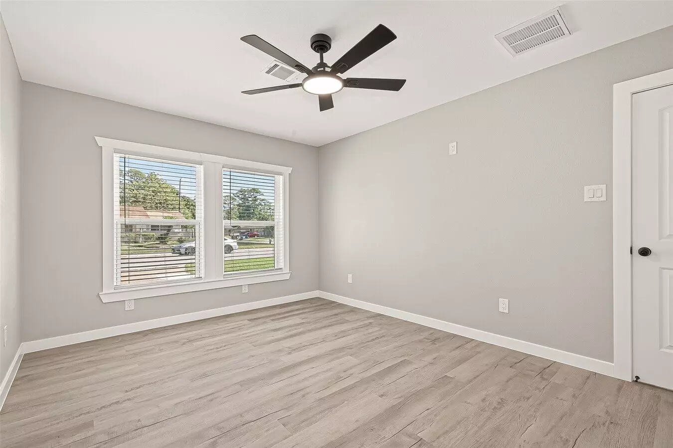 10531 Royal Oaks Drive, Houston, TX 77016 photo 3