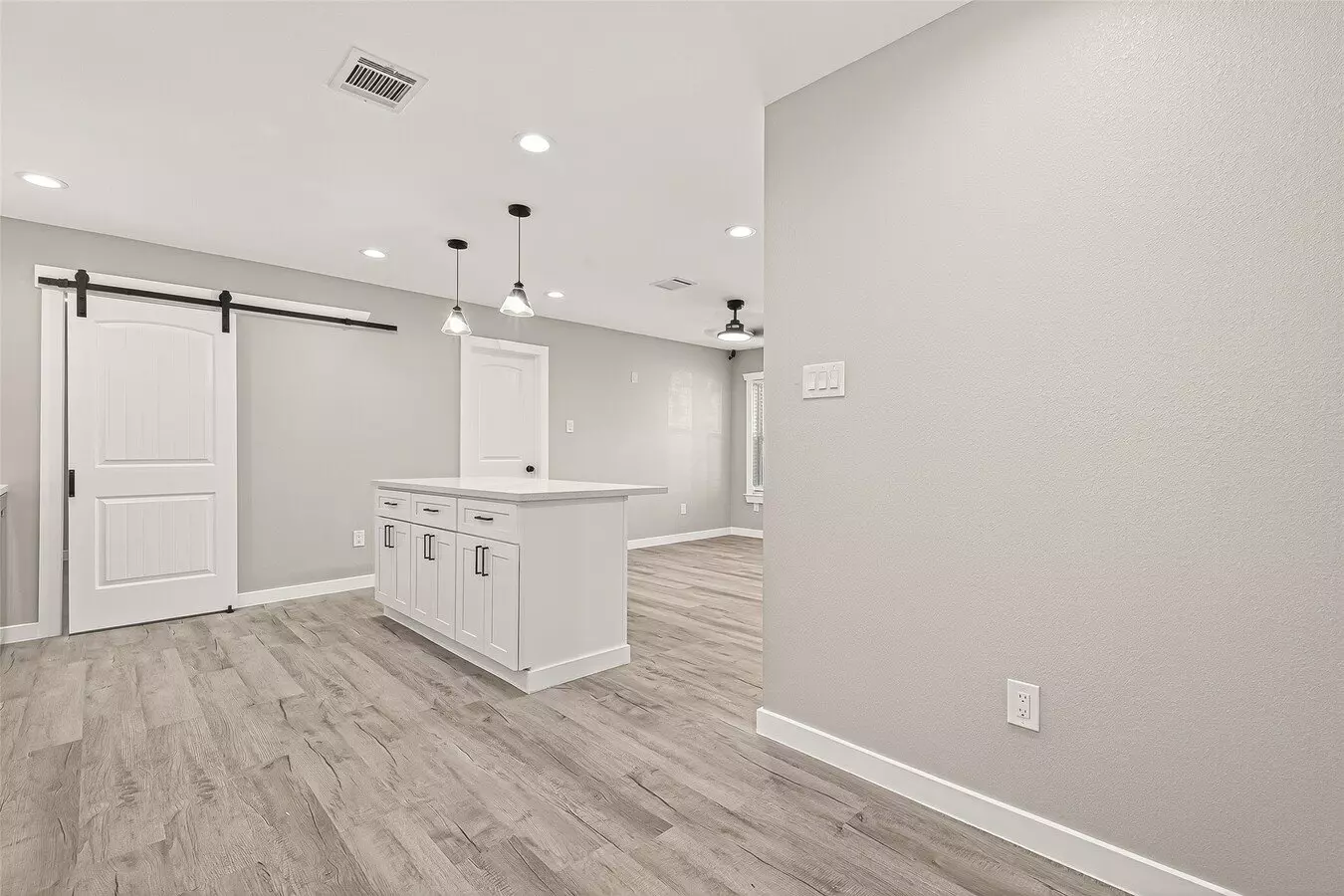10531 Royal Oaks Drive, Houston, TX 77016 photo 4