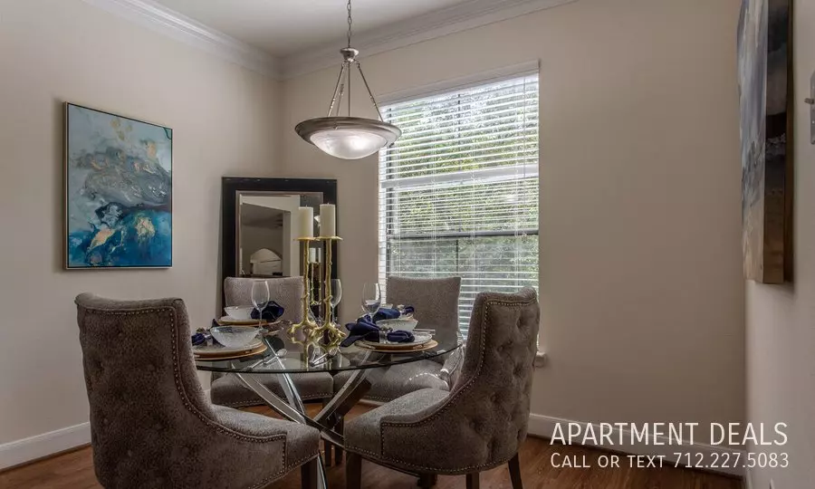 106 N Post Oak Ln photo 5
