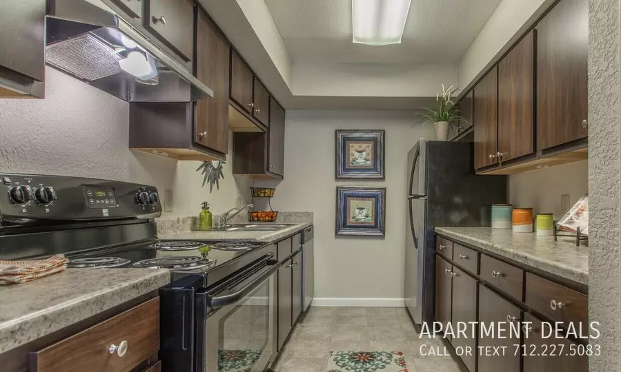 10716 Greencreek Drive, Houston, TX 77070 photo 3