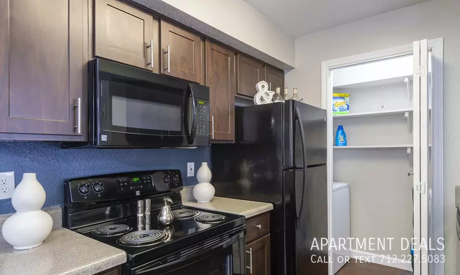 10736 Glenora Drive, Houston, TX 77065 photo 5