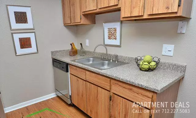 10809 Greencreek Drive, Houston, TX 77070 photo 3