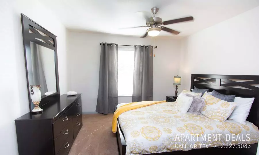 10887 Richmond Avenue, Houston, TX 77042 photo 2