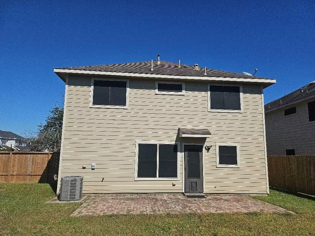 10902 Clear Villa Lane, Houston, TX 77034 photo 3