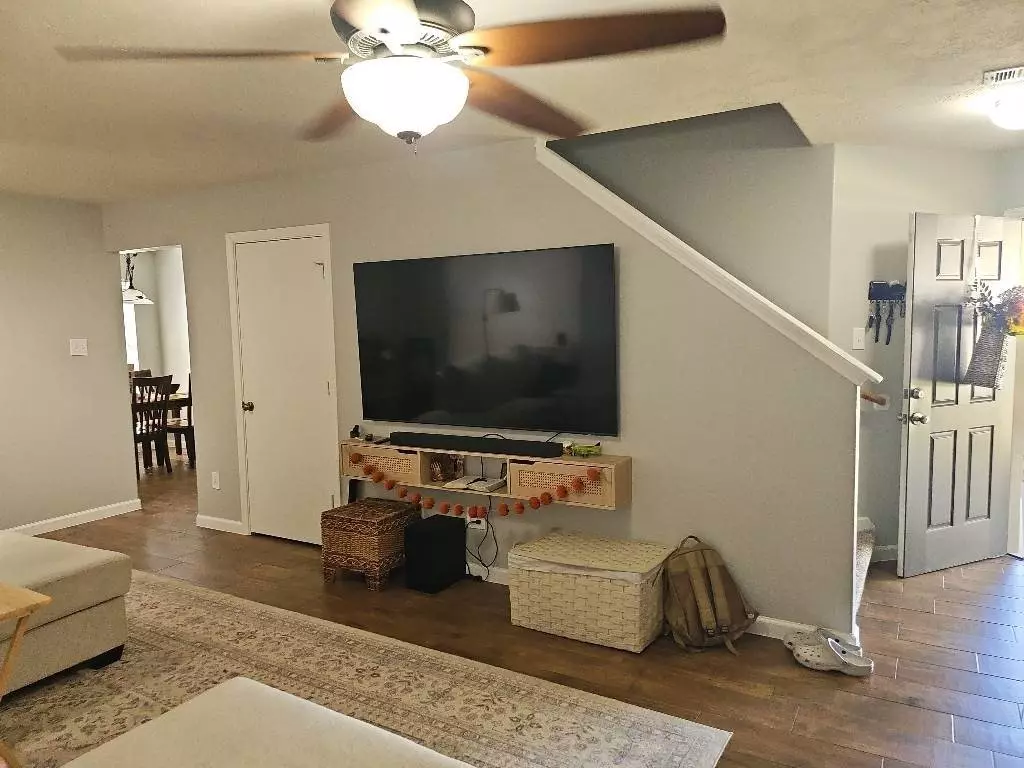 10902 Clear Villa Lane, Houston, TX 77034 photo 2