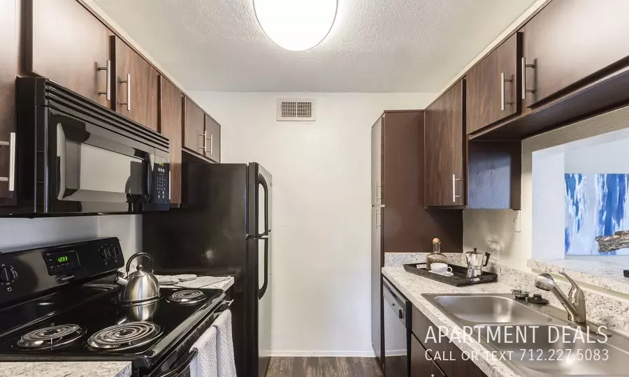 10921 Golden Sunshine Drive, Houston, TX 77064 photo 3