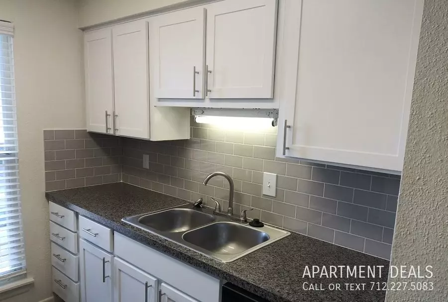 10925 Fondren Road, Houston, TX 77096 photo 2