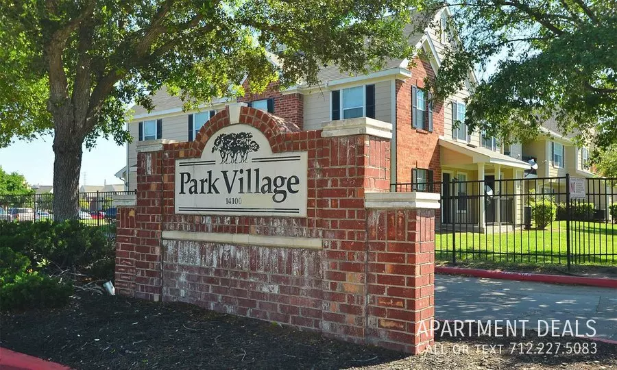 11-24 Rio Bonito Drive, Houston, TX 77083 photo 2