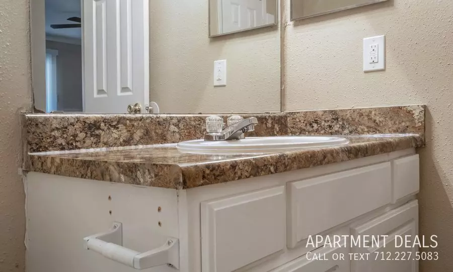 1106 Langwick Drive, Houston, TX 77060 photo 4
